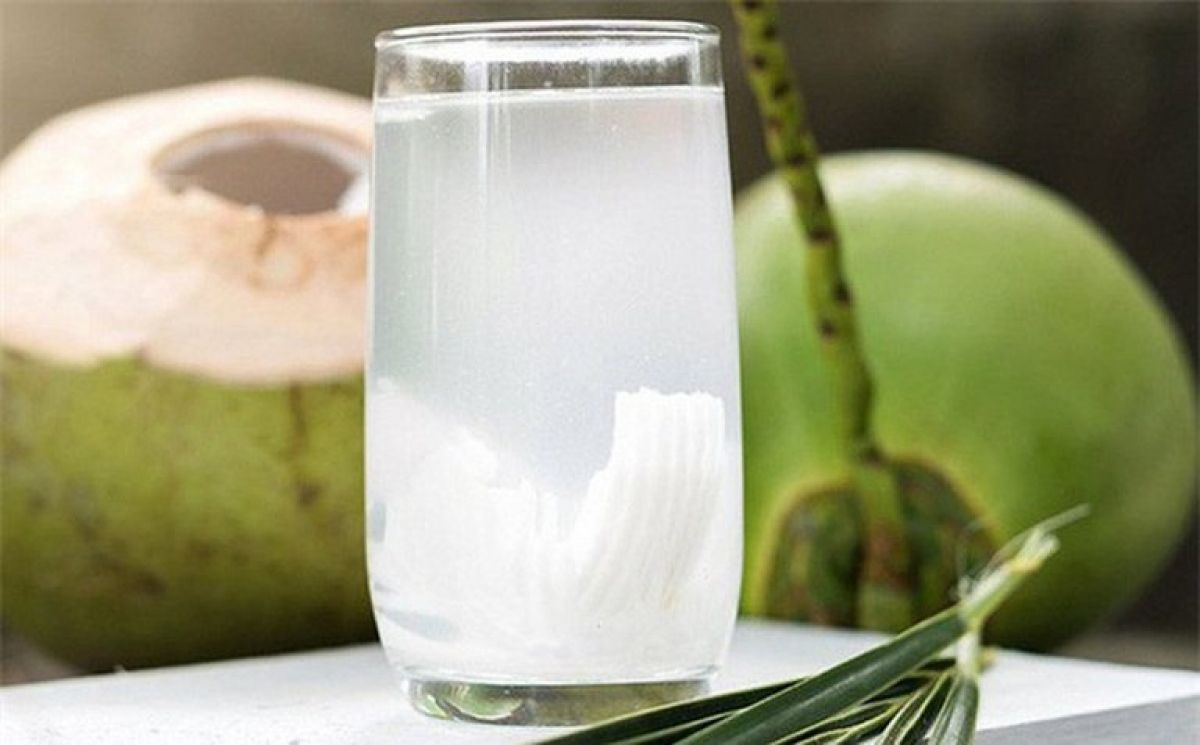 Nước dừa giảm tình trạng các bệnh sâu bên trong