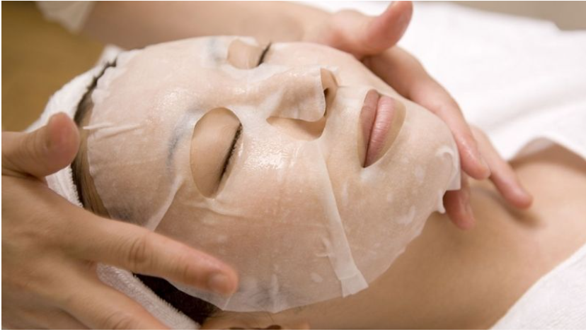 Mặt nạ dưỡng da chứa lượng lớn dưỡng chất cô đặc, cấp ẩm sâu và hỗ trợ các vấn đề về da