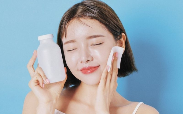 Tẩy trang là bước quan trọng trong quy trình dưỡng da ban đêm
