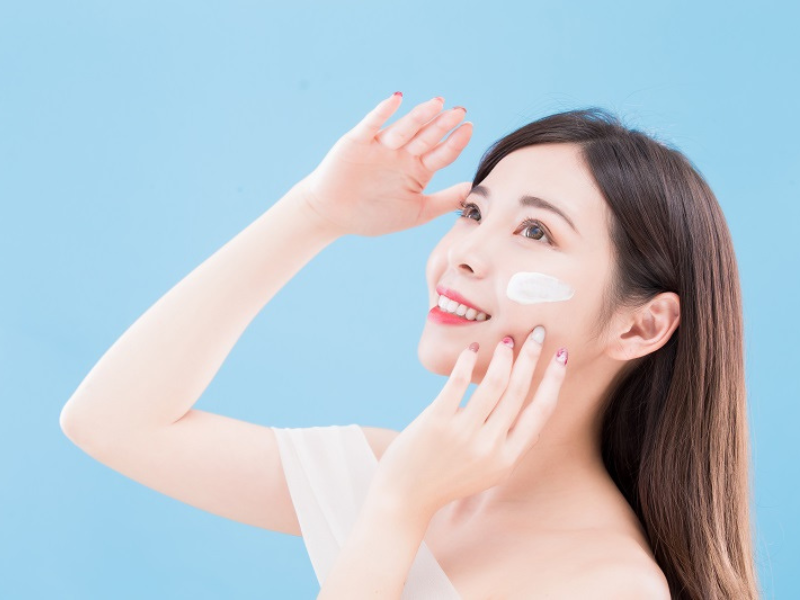 Kem chống nắng là một sản phẩm giúp bảo vệ làn da trước tác hại từ ánh nắng mặt trời