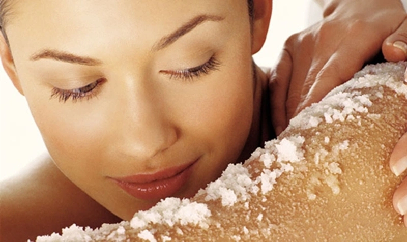 Lưu ý khi sử dụng tẩy tế bào chết body để làm trắng da
